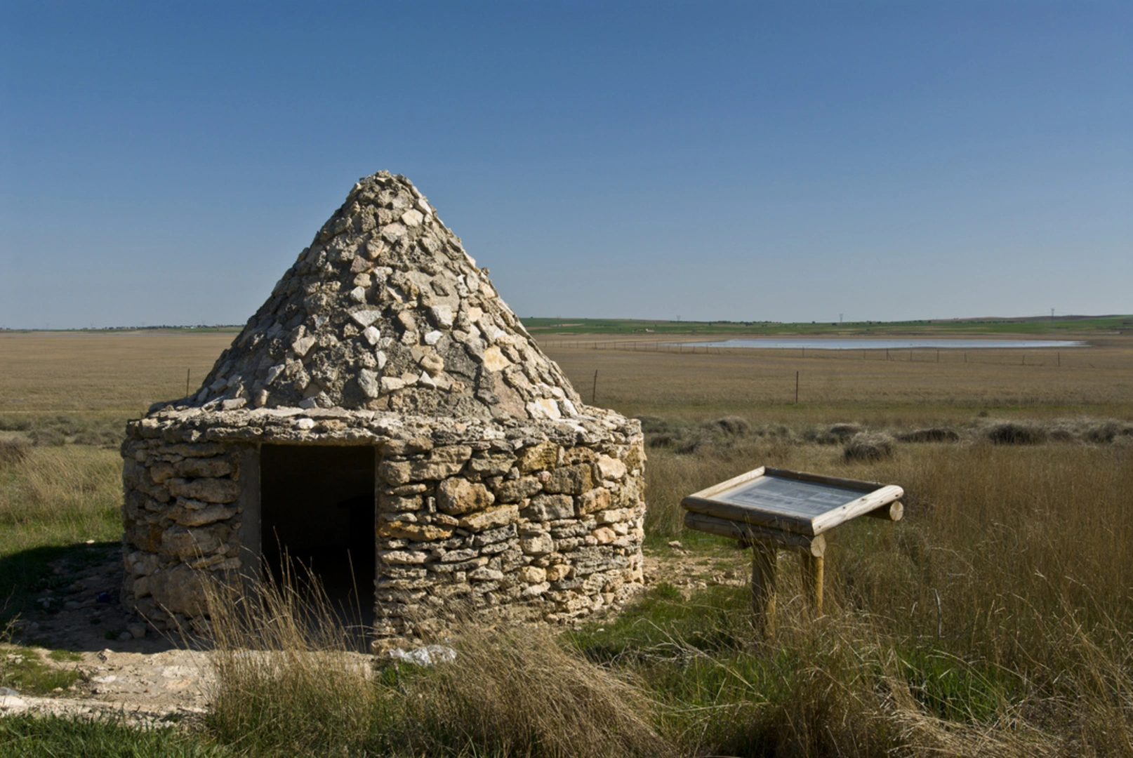 An image depicting the trail El Hito Lagoon Trail SL CU 1 and its surrounding area.