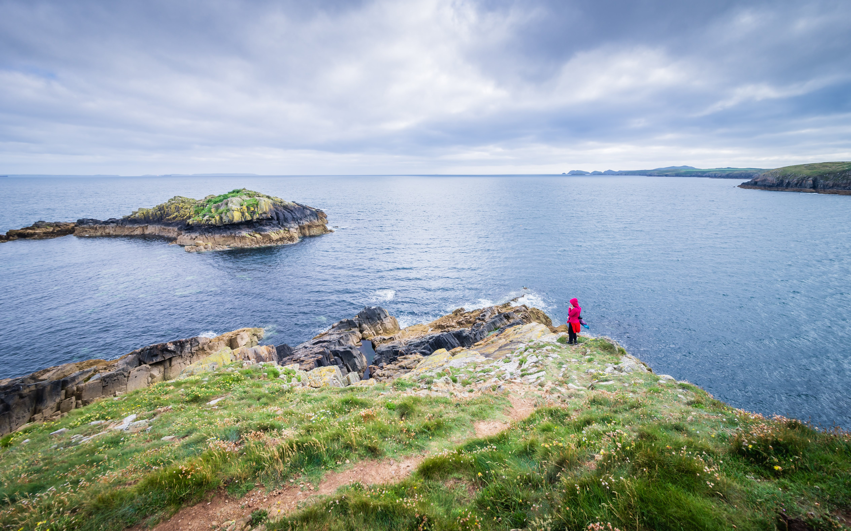 An image depicting the trail Caerfai Walk and its surrounding area.