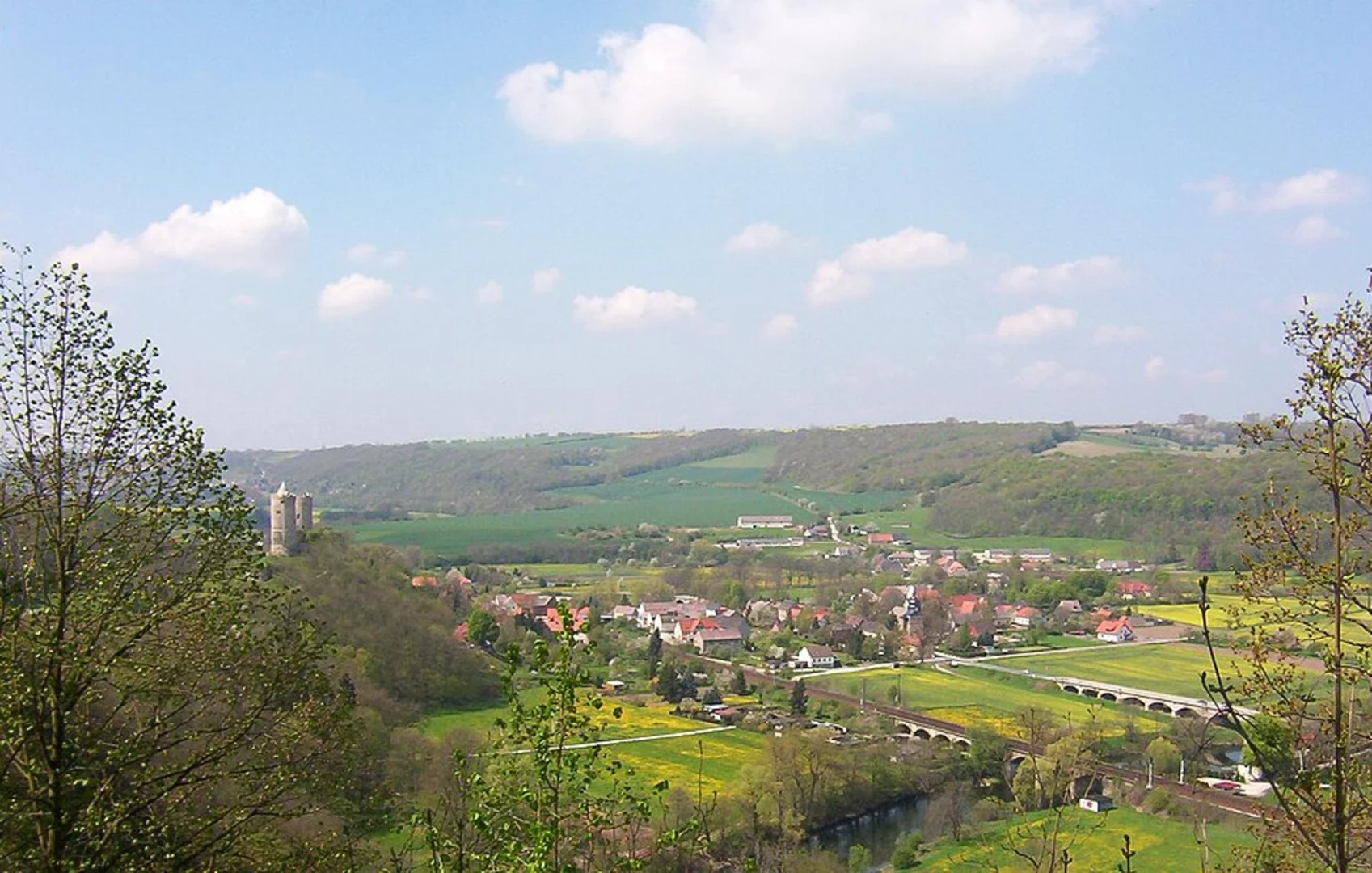 An image depicting the trail Steinbruch Lieskau Loop and its surrounding area.