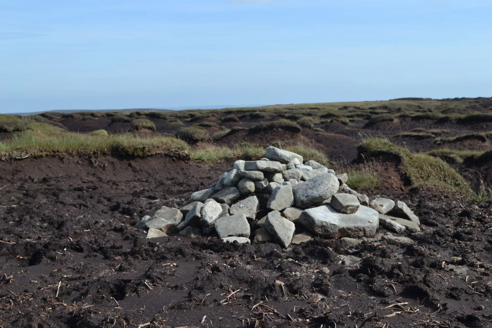An image depicting the trail Crowden Brook and Brown Knoll Loop and its surrounding area.