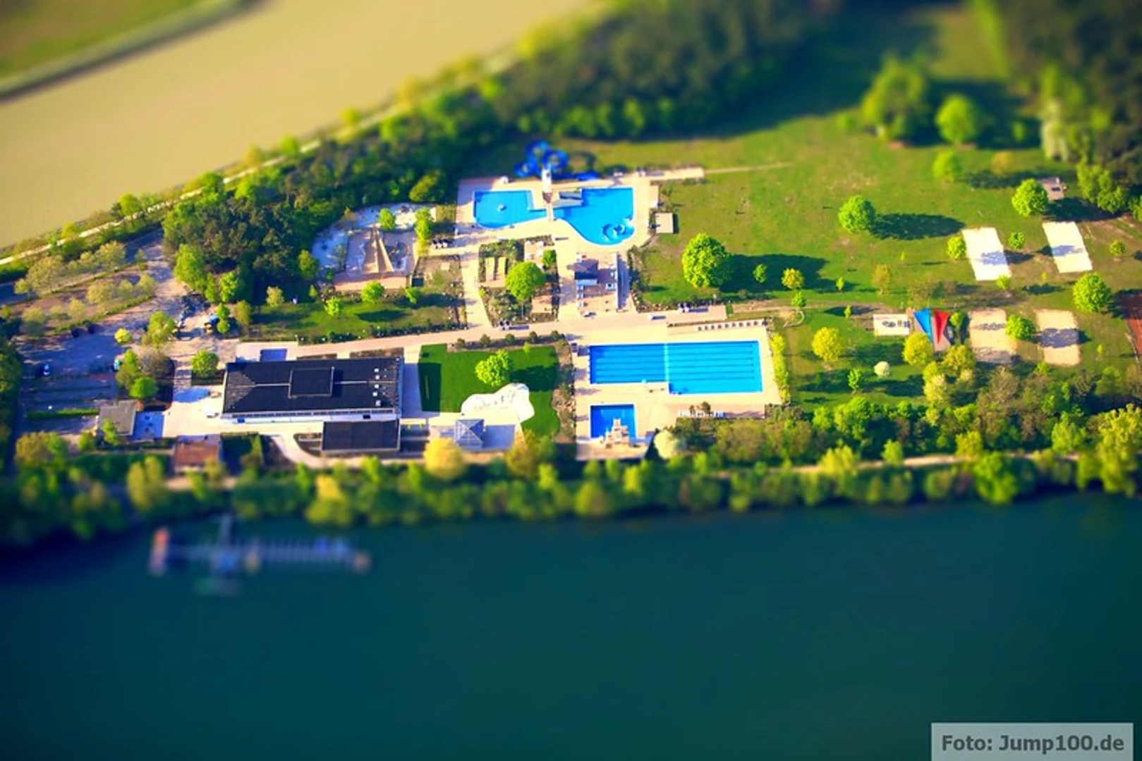 An image depicting the trail Hiltruper See Loop and its surrounding area.