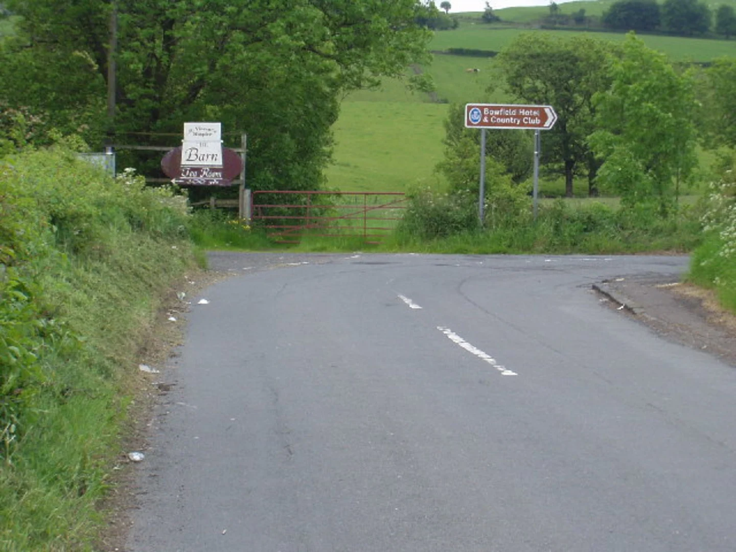 An image depicting the trail Howwood Woodland Loop Trail and its surrounding area.