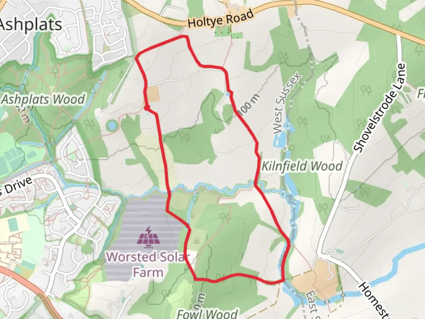 An image depicting the trail Pitlands Wood and Fairlight Wood Loop and its surrounding area.