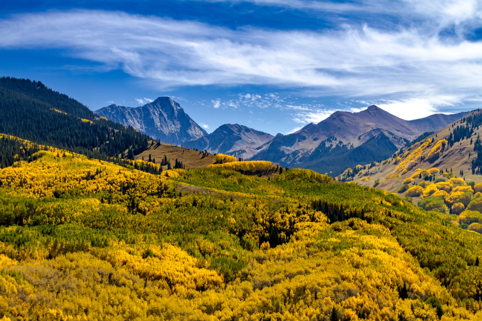An image depicting the trail Avalanche Lake via Silver Creek Trail and its surrounding area.