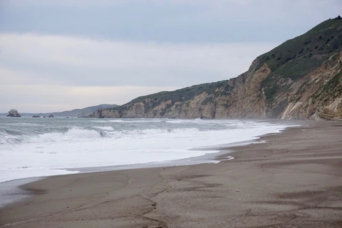 An image depicting the trail Coast Trail - South and its surrounding area.