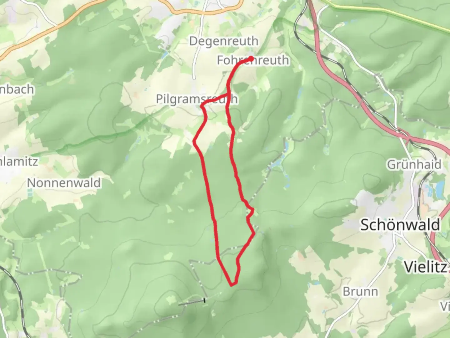 An image depicting the trail Rundwanderweg 4 Fohrenreuth and its surrounding area.