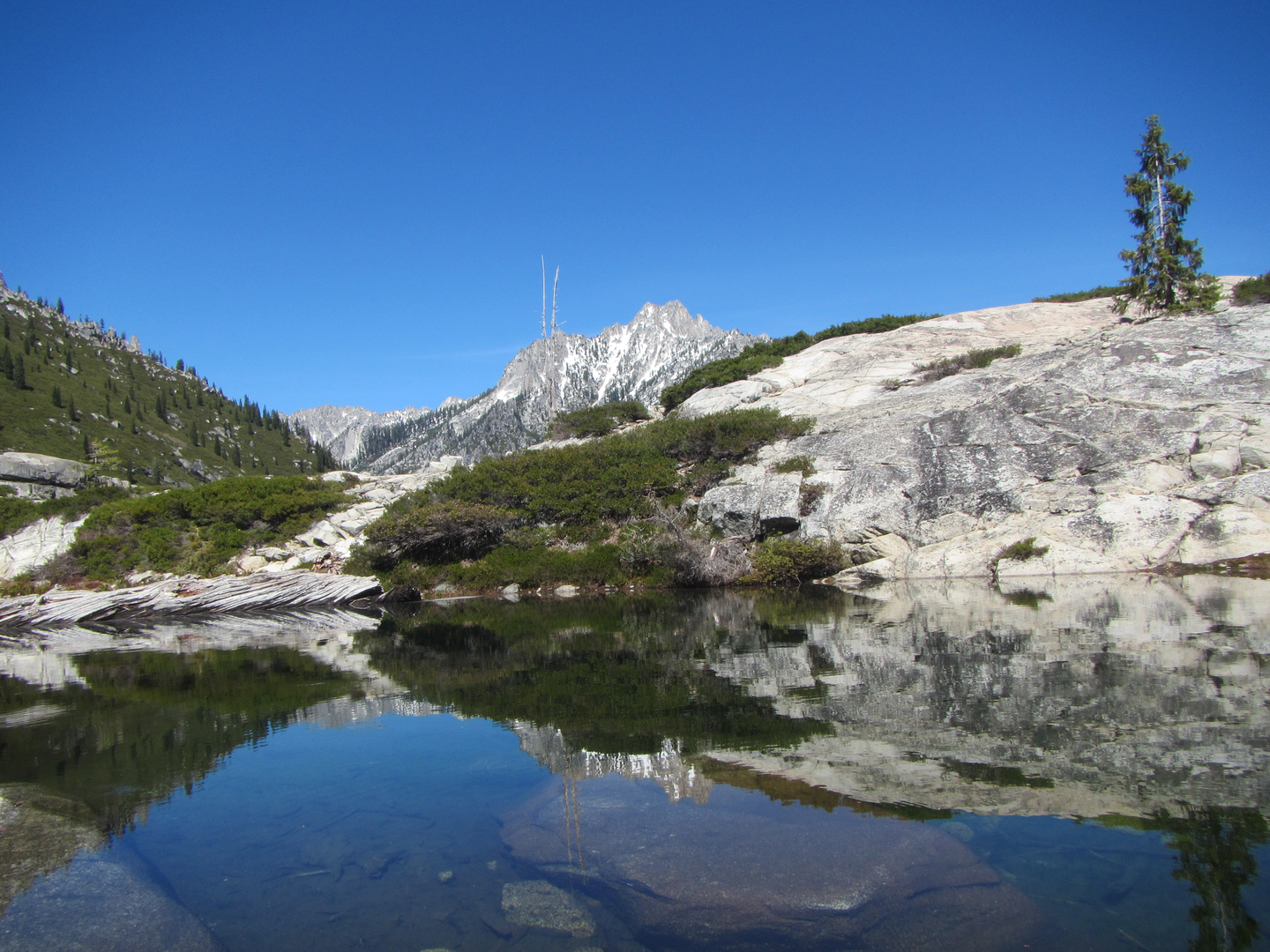 An image depicting the trail Boulder Lakes Trail and its surrounding area.