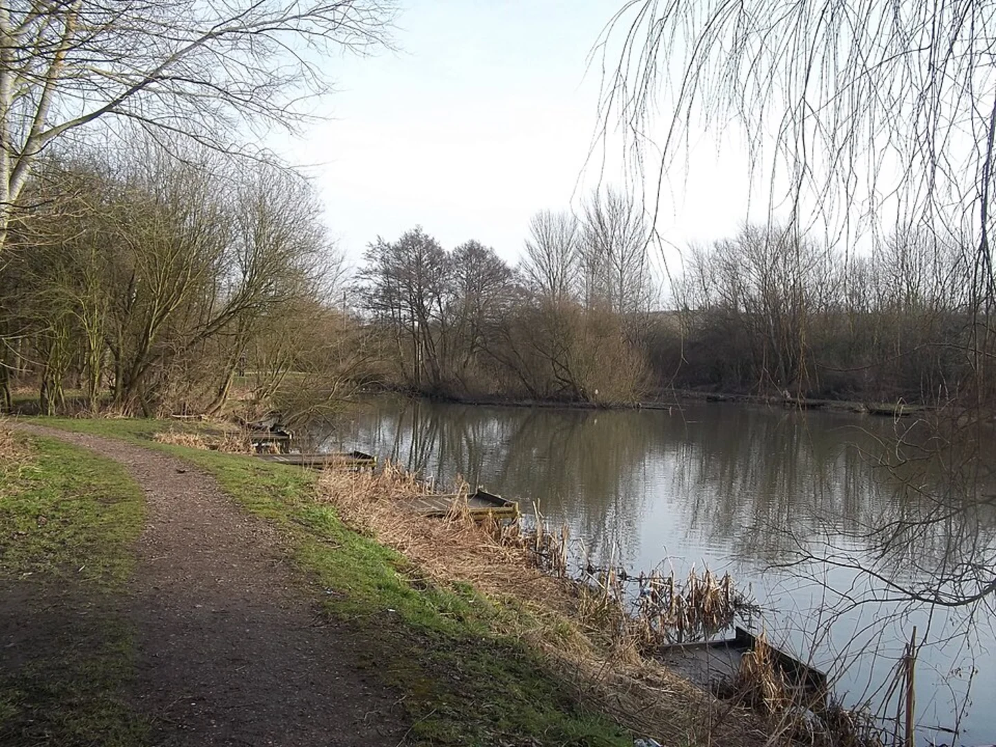An image depicting the trail Pinxton Wharf Loop and its surrounding area.