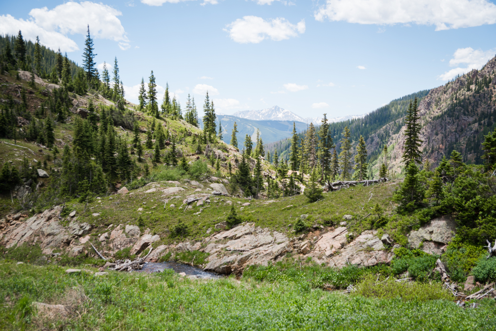 An image depicting the trail Booth Falls vai Booth Lake Trail and its surrounding area.