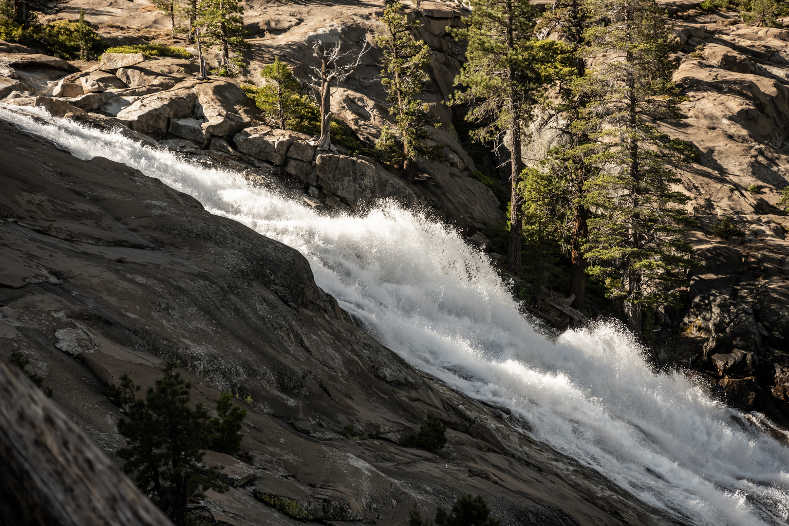 An image depicting the trail Waterwheel Falls via Pacific Crest National Scenic Trail and its surrounding area.