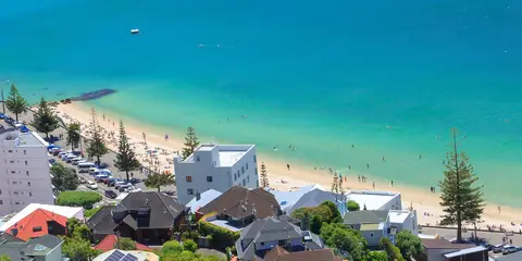An image depicting the trail Oriental Parade Walk and its surrounding area.