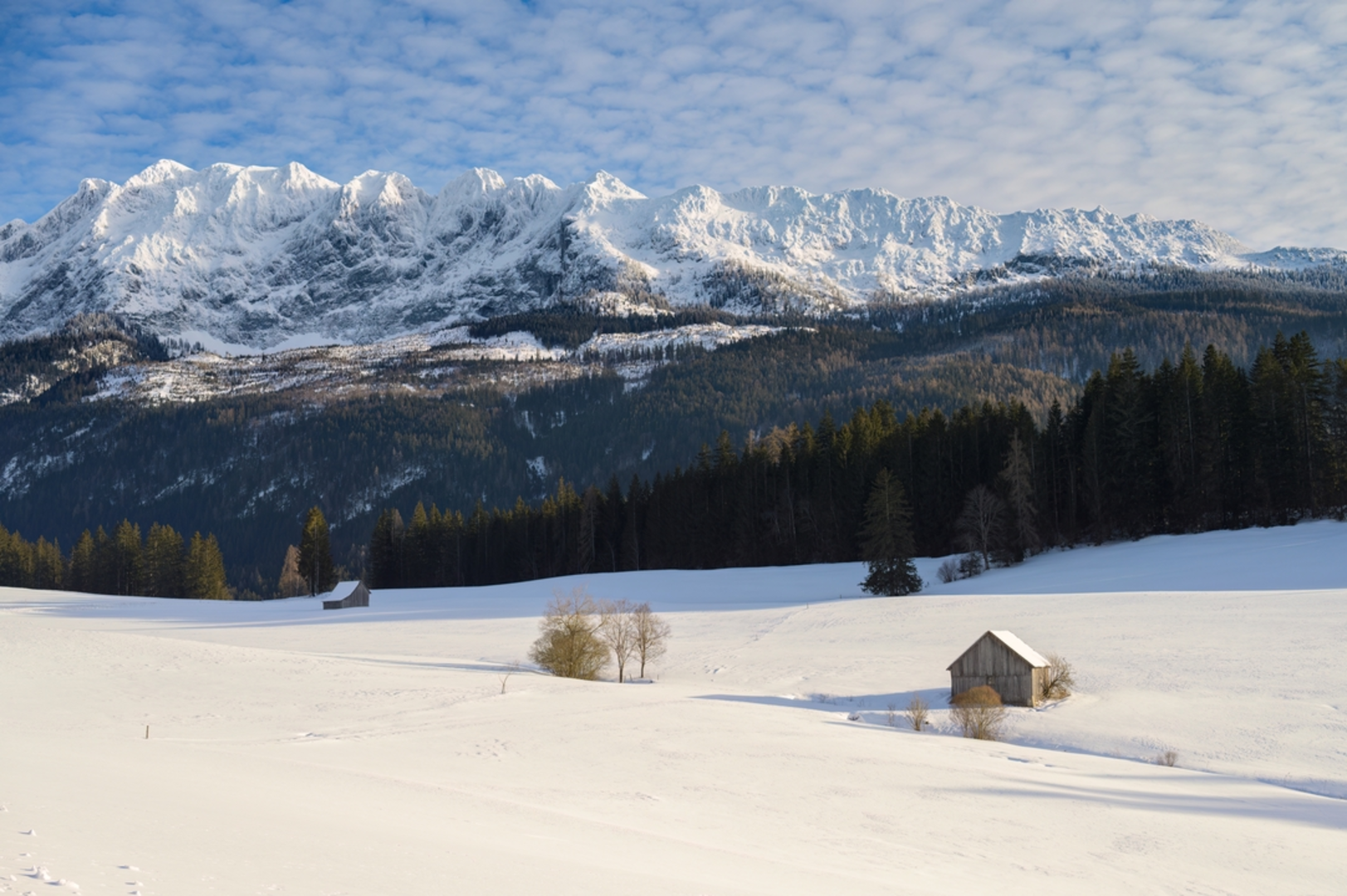 An image depicting the trail Simonywarte Hike and its surrounding area.