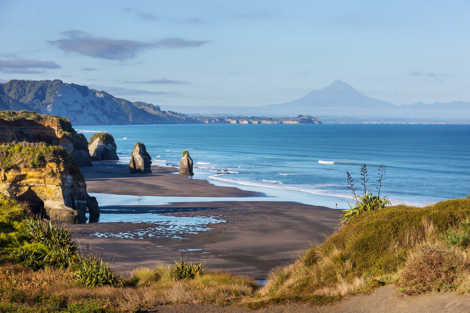 An image depicting the trail Bream Headland Loop Track and its surrounding area.