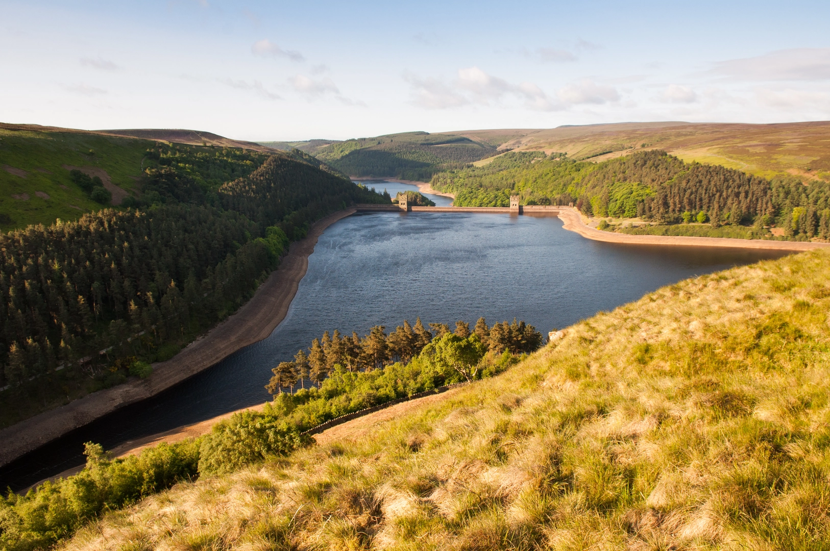 An image depicting the trail Derwent and Howden Reservoirs - Margery Hill and Howden Edge and its surrounding area.