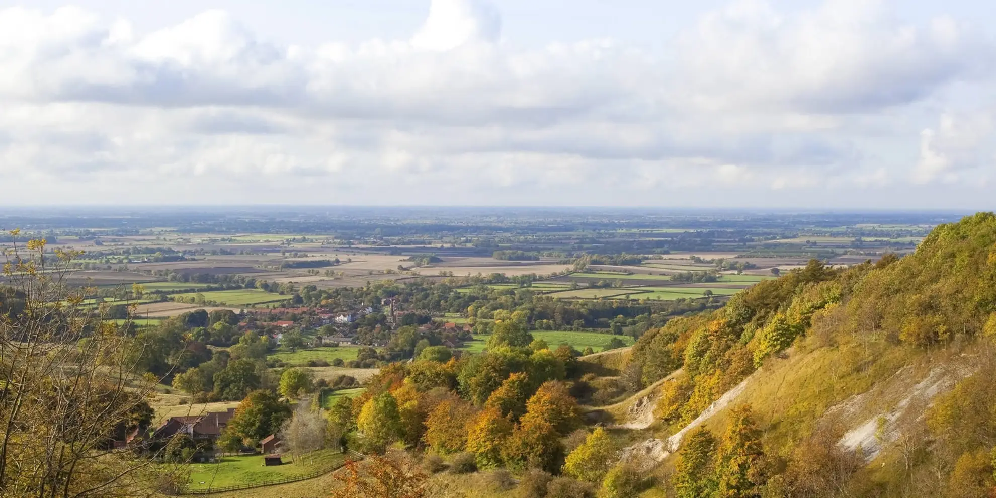 An image depicting the trail Thixendale - Vessey Hill - Wharram Percy - Court Dale and Water Dale and its surrounding area.