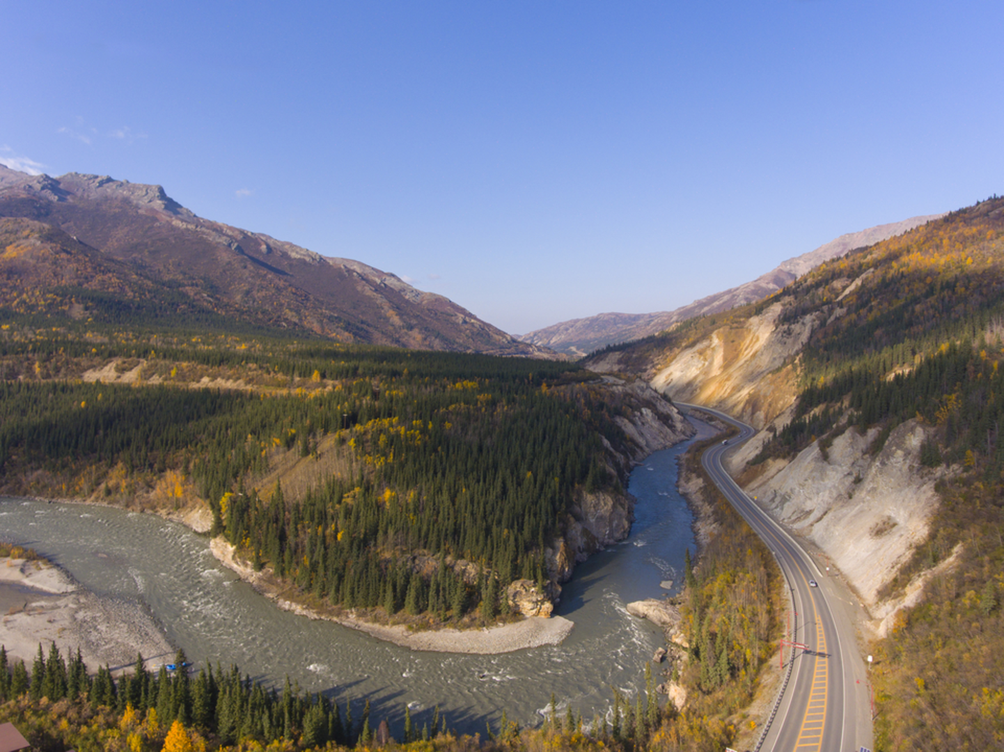 An image depicting the trail Triple Lakes Trail and its surrounding area.