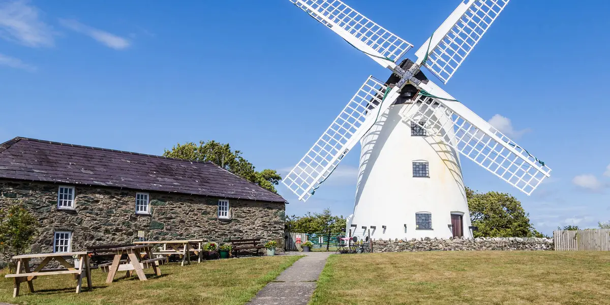 Carreg yr Ogof and Bannau Sir Gaer from Llanddeusant