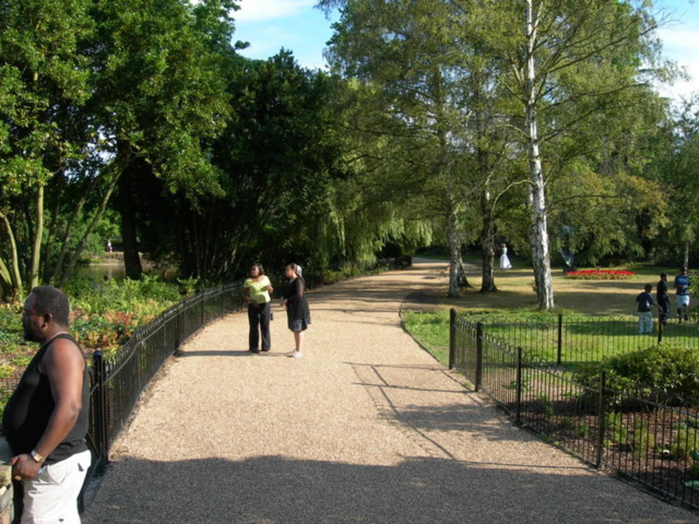 An image depicting the trail Dulwich Park, Display Garden and Sydenhan Hill Wood Loop and its surrounding area.