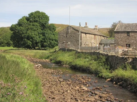 An image depicting the trail Ribblehead Viaduct via Three Peaks Walk and its surrounding area.