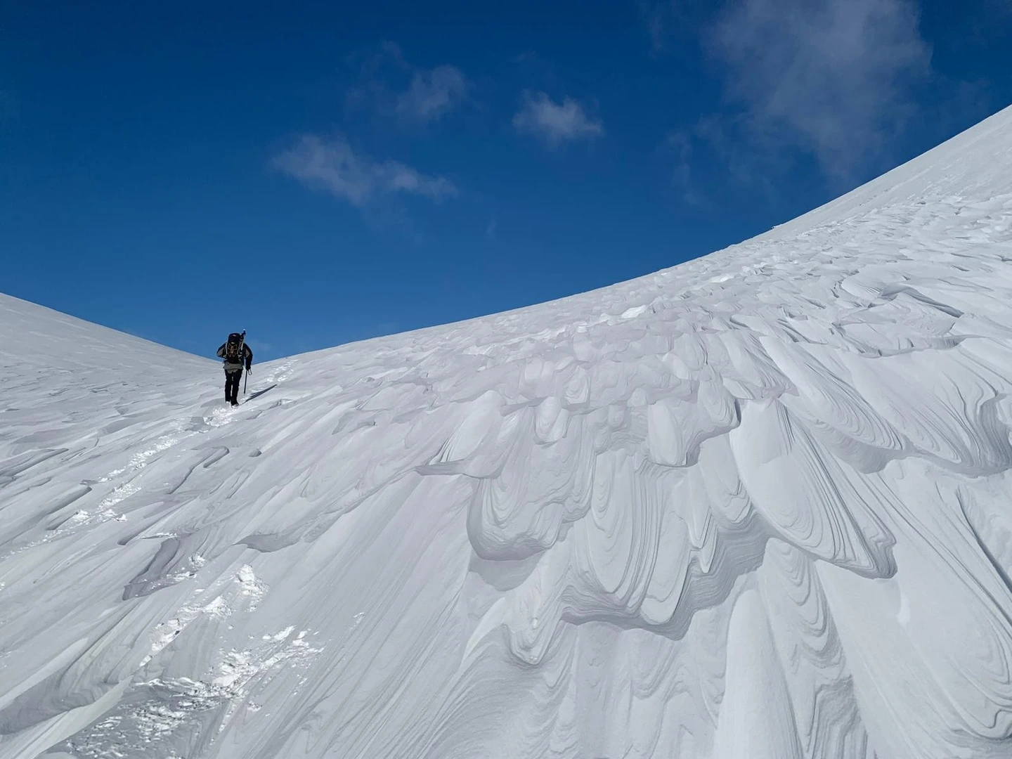 An image depicting the trail Carn nan Gabhar & Braigh-Coire Charuinn bhalgain Loop from Beinn a' Ghlo car park and its surrounding area.