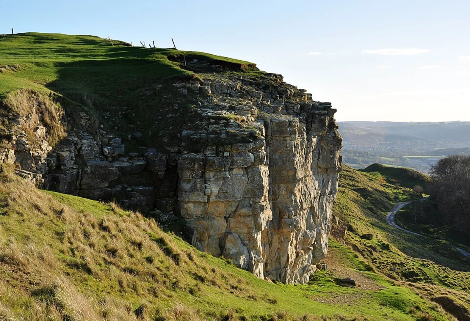 An image depicting the trail Winchcombe Way and Thrift Wood Loop and its surrounding area.