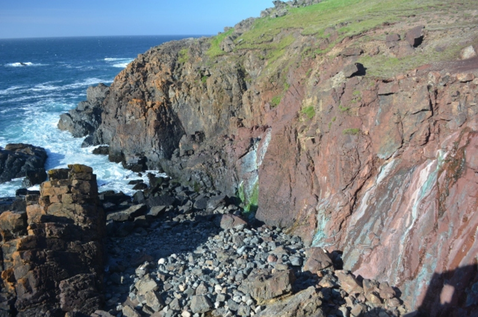 An image depicting the trail Woon Gumpus Common and Trewellard Bottoms via SWCP and its surrounding area.