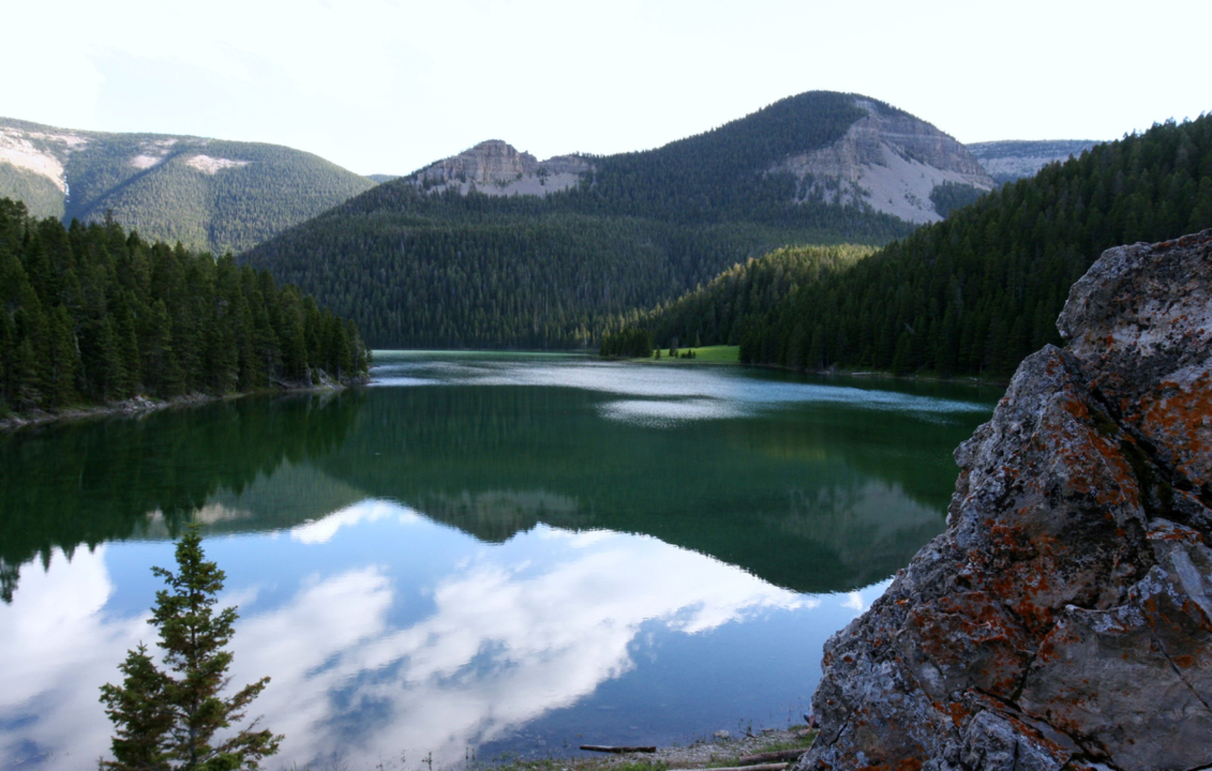 An image depicting the trail Grandview Point Trail via Crystal Lake Trail and its surrounding area.