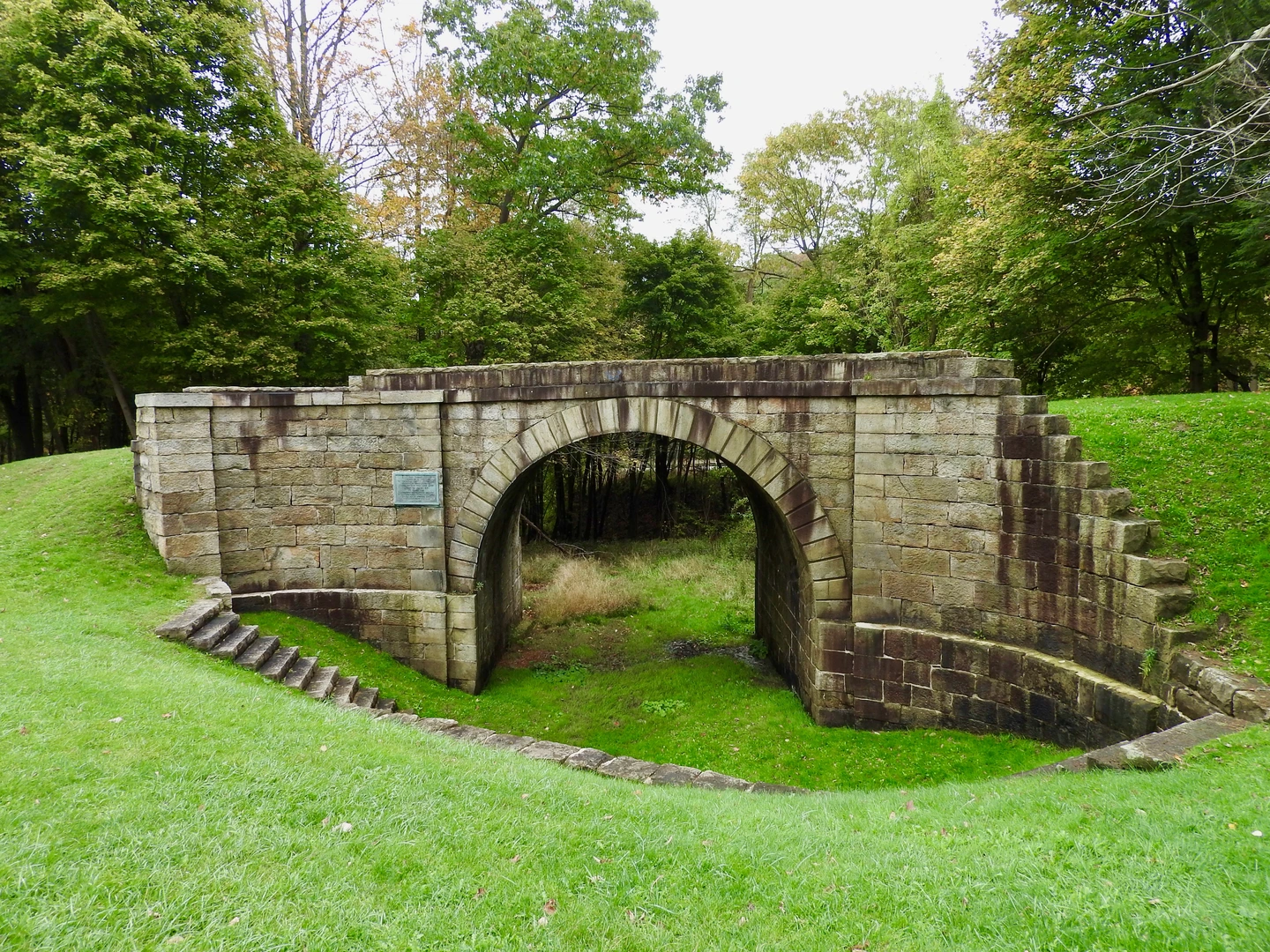 An image depicting the trail Foot of Ten Network Trail and its surrounding area.