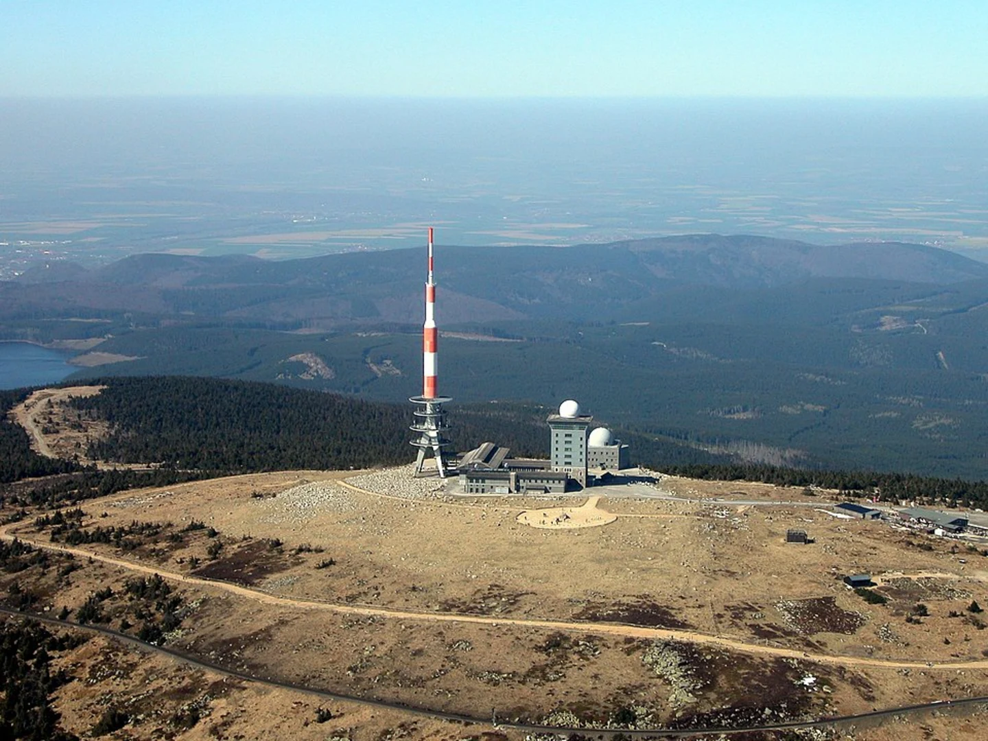 An image depicting the trail Brocken Peak Walk and its surrounding area.