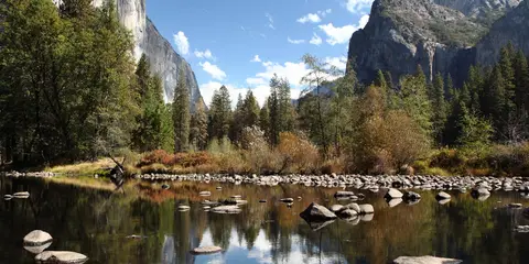 An image depicting the trail Happy Isles to Merced Lake and its surrounding area.