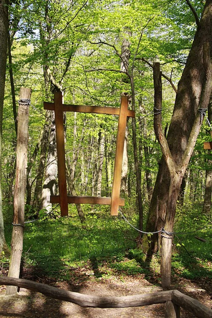 An image depicting the trail Touringen Stempelstelle and Jungbrunnen via Feensteig and its surrounding area.