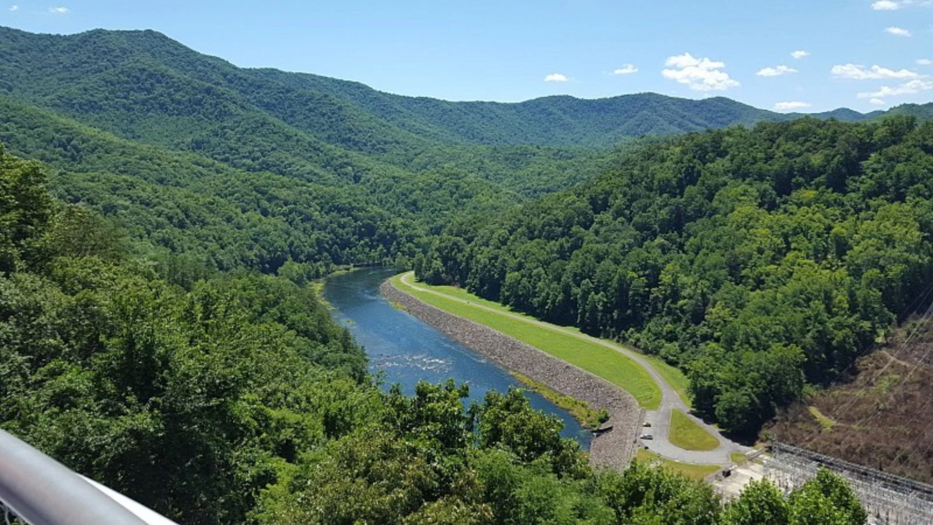 An image depicting the trail Bee Cove via Lewellyn Cove Trail and its surrounding area.