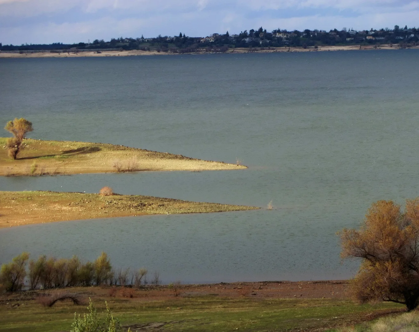 An image depicting the trail Pioneer Express Trail - Folsom Lake and its surrounding area.
