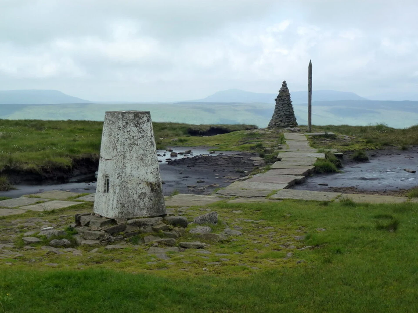 An image depicting the trail Buckden Pike Loop and its surrounding area.
