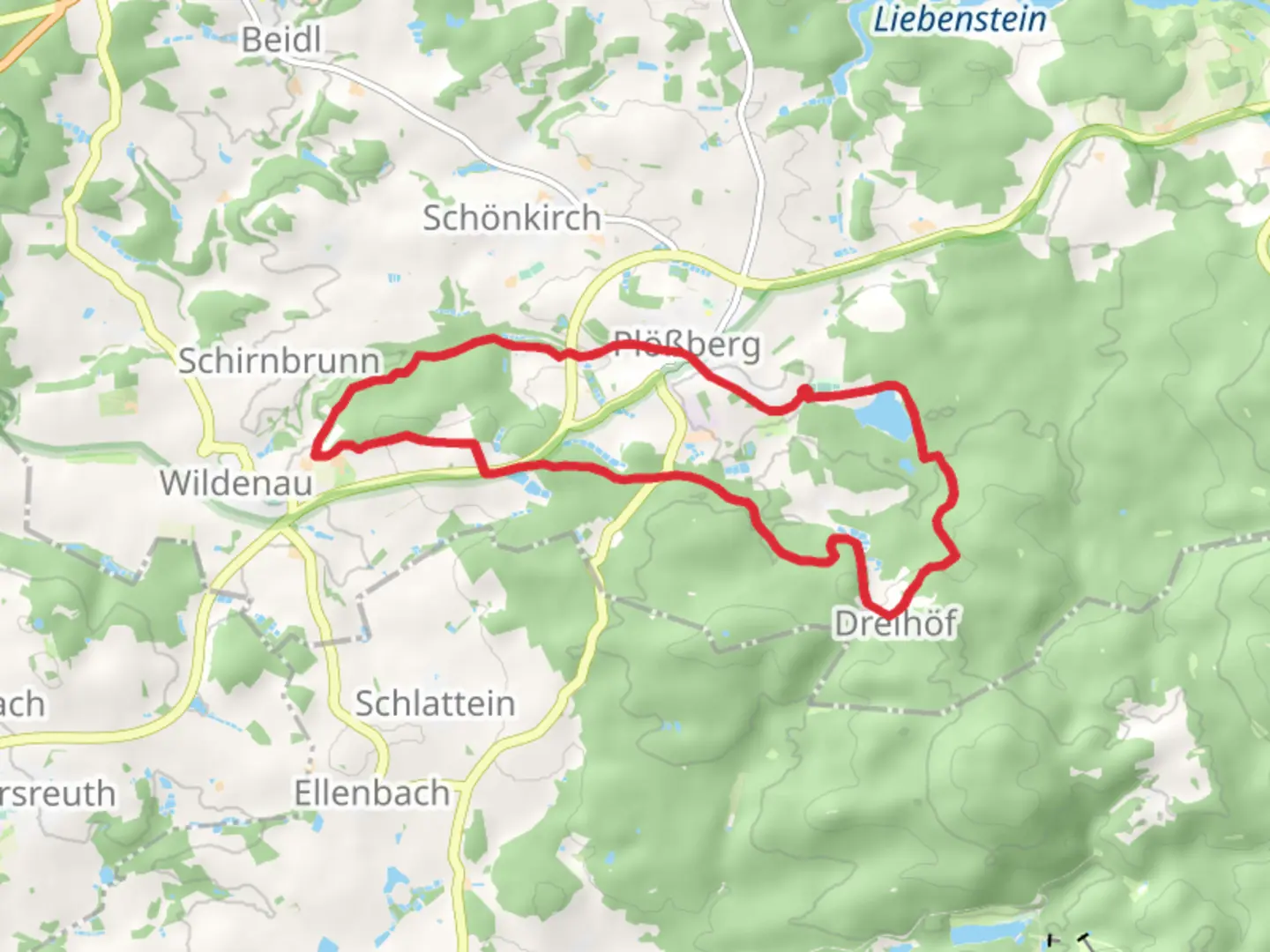 An image depicting the trail Grosser Weiher via Ringweg and its surrounding area.