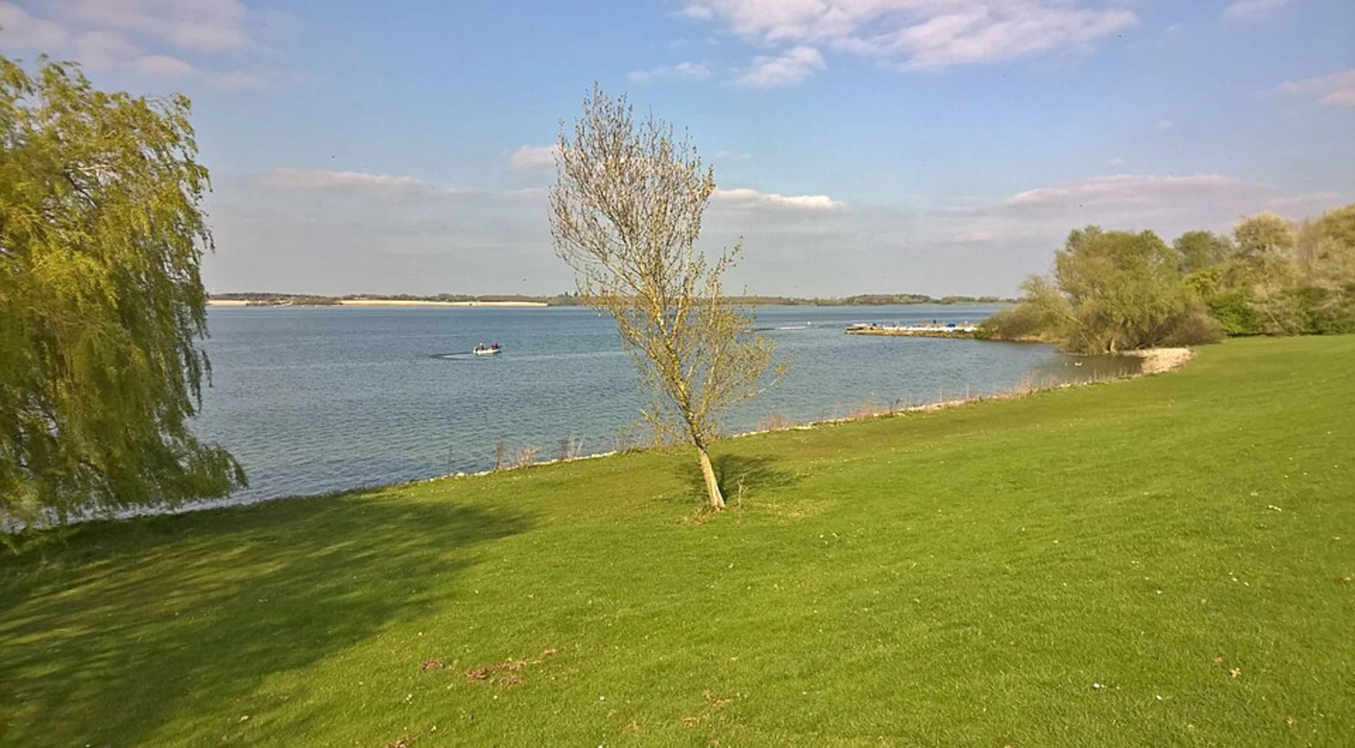 An image depicting the trail Grafham Water Loop and its surrounding area.