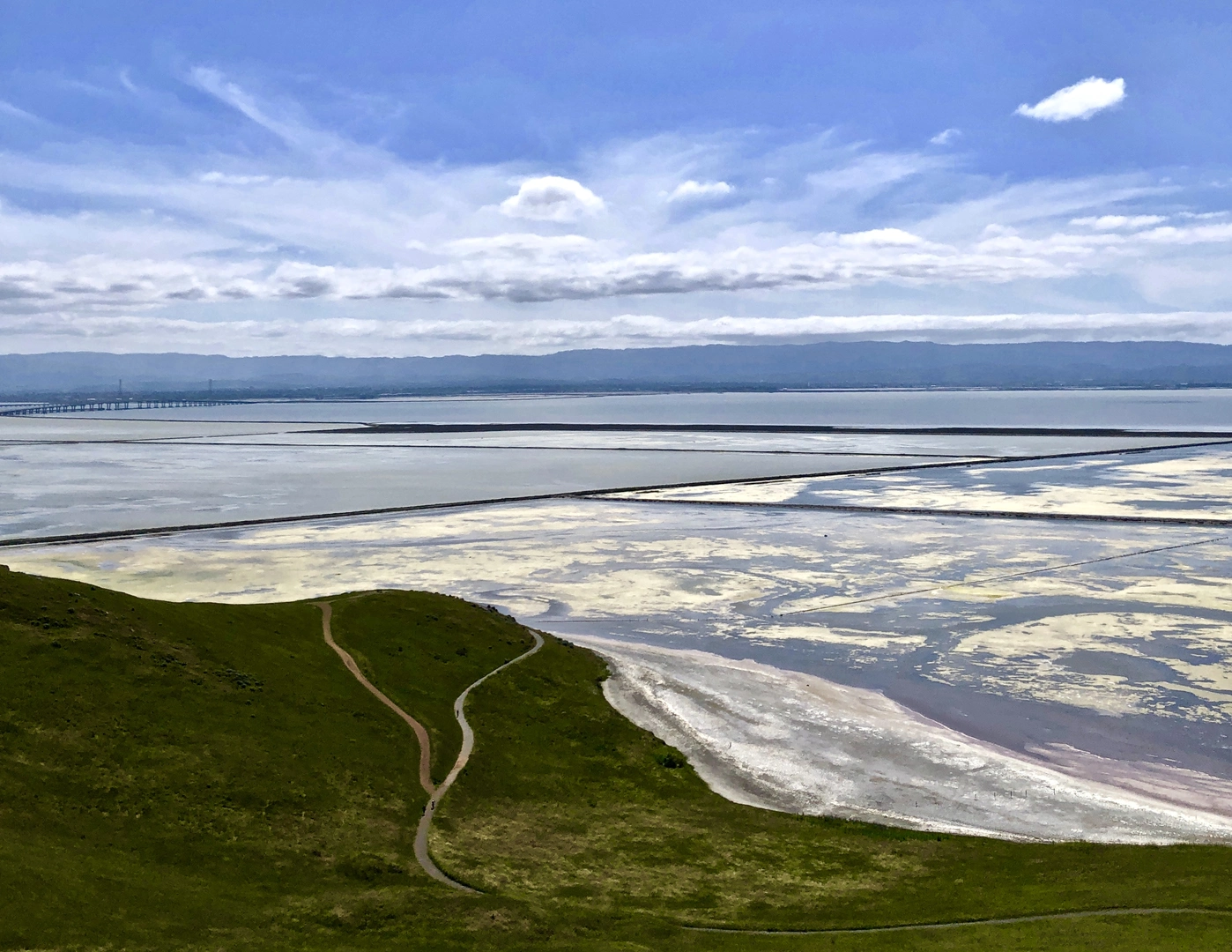 An image depicting the trail Quail and Bayview Loop Trail and its surrounding area.