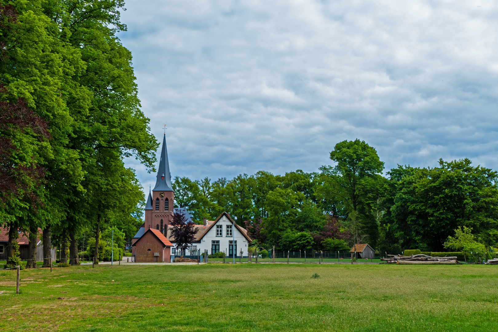An image depicting the trail Hertmerbrug and Haar Kolklanden Loop and its surrounding area.
