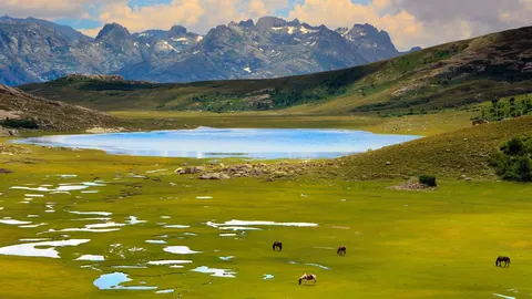 An image depicting the trail GR 20 and its surrounding area.