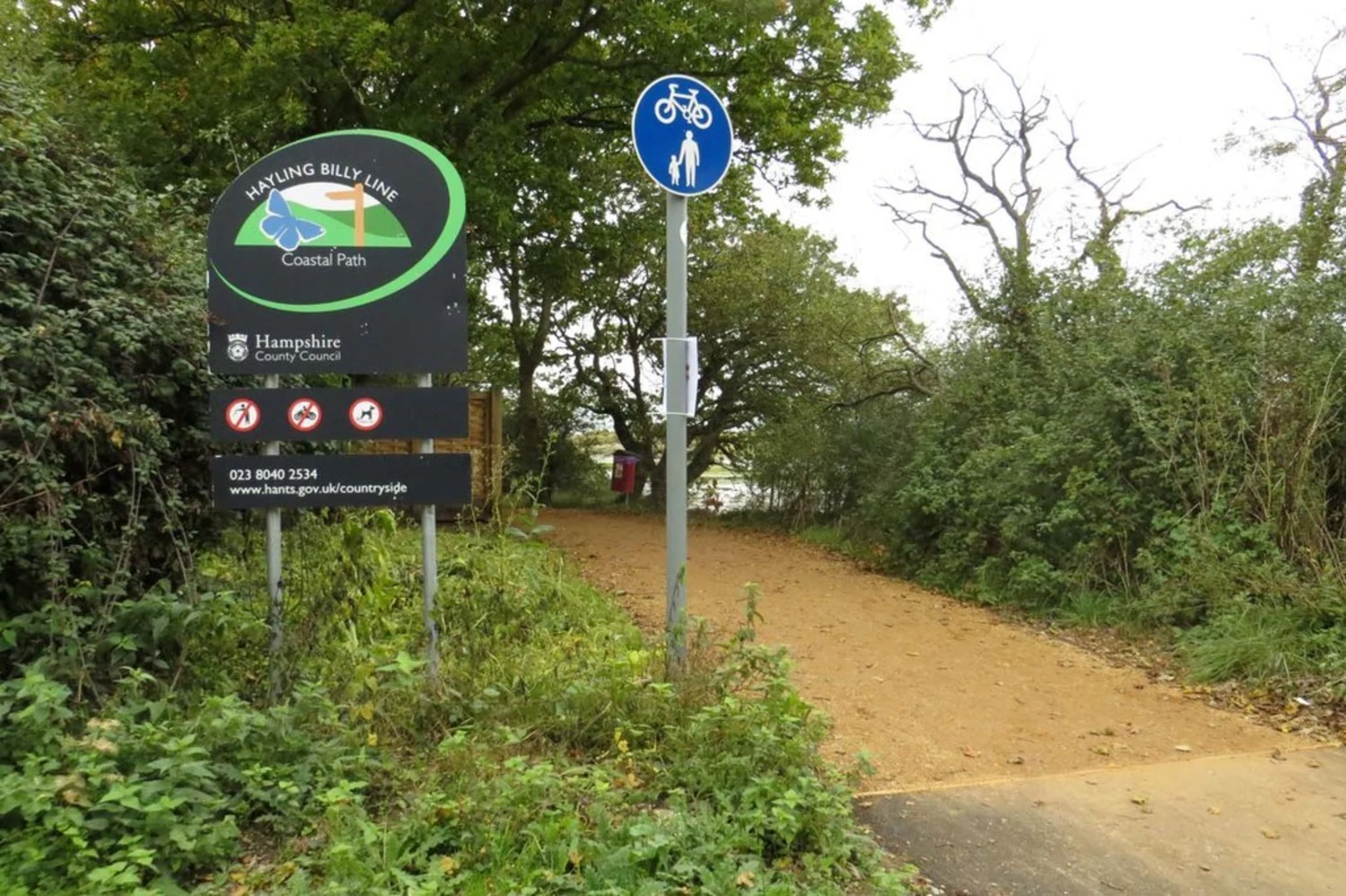 An image depicting the trail Hayling Billy Trail and its surrounding area.