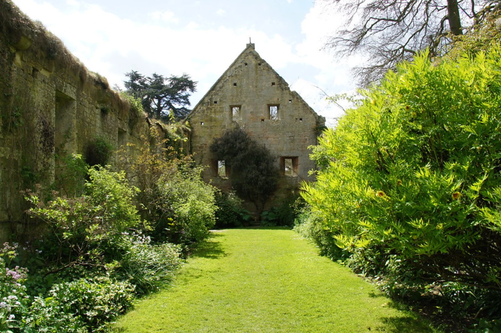 An image depicting the trail Winchcombe and Nutterswood Loop and its surrounding area.