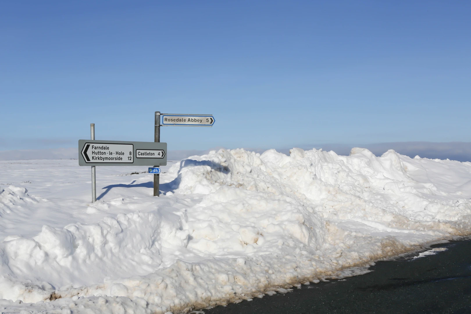 An image depicting the trail Farndale Walk and its surrounding area.