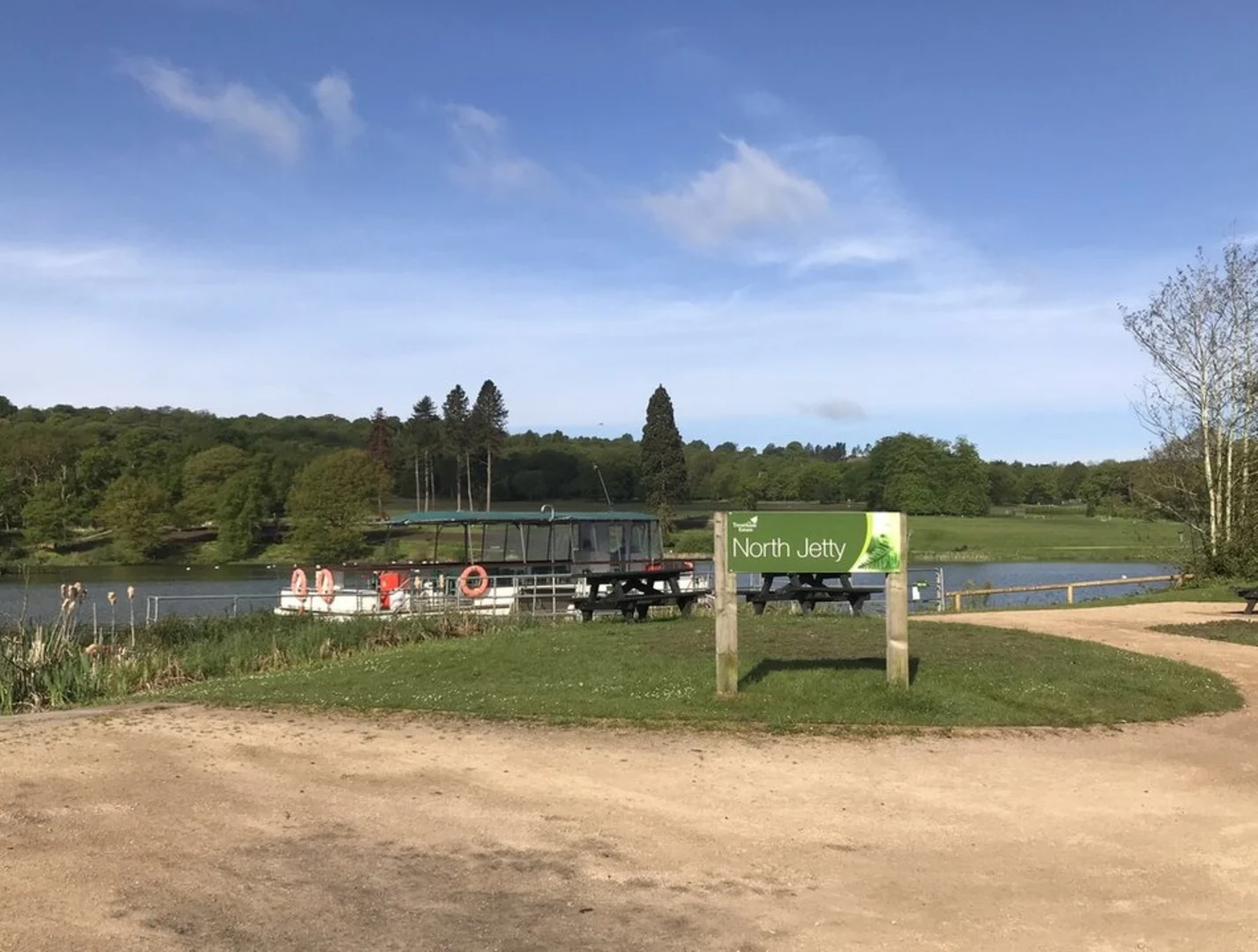 An image depicting the trail Trentham Gardens Loop and its surrounding area.