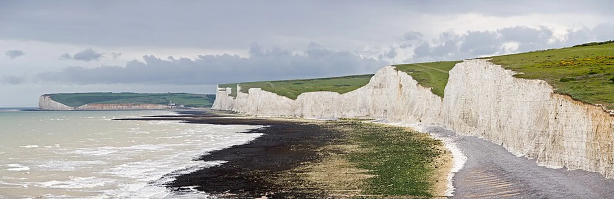 An image depicting the trail Cuckmere Haven and Seven Sisters Cliffs Walk and its surrounding area.