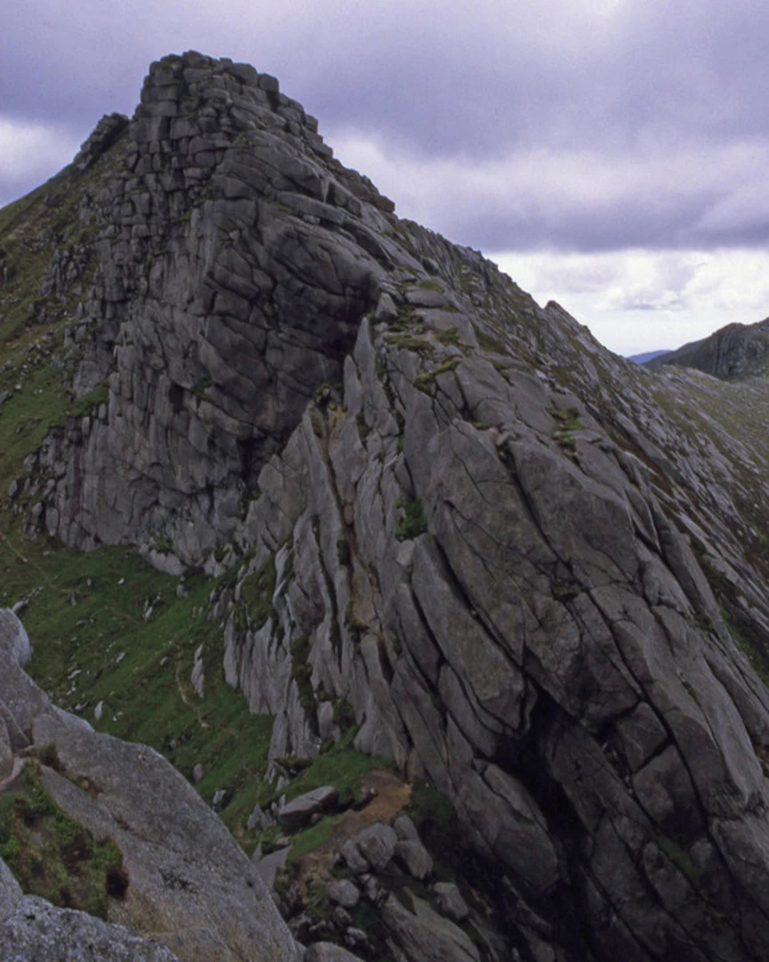 An image depicting the trail A'Chir Ridge Loop via Beinn a' Chliabhain and its surrounding area.