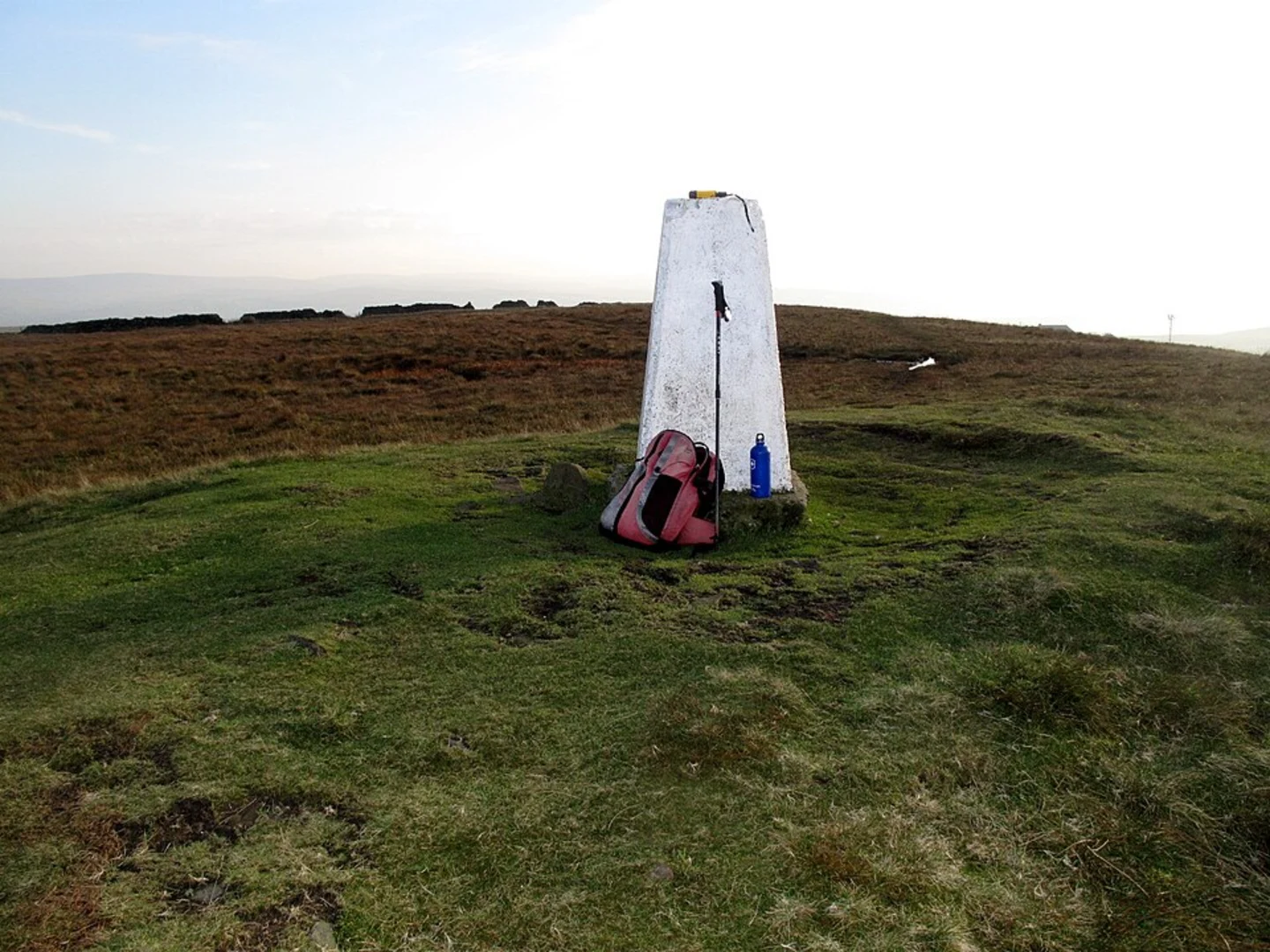 An image depicting the trail Salterforth and Barnoldswick Loop and its surrounding area.