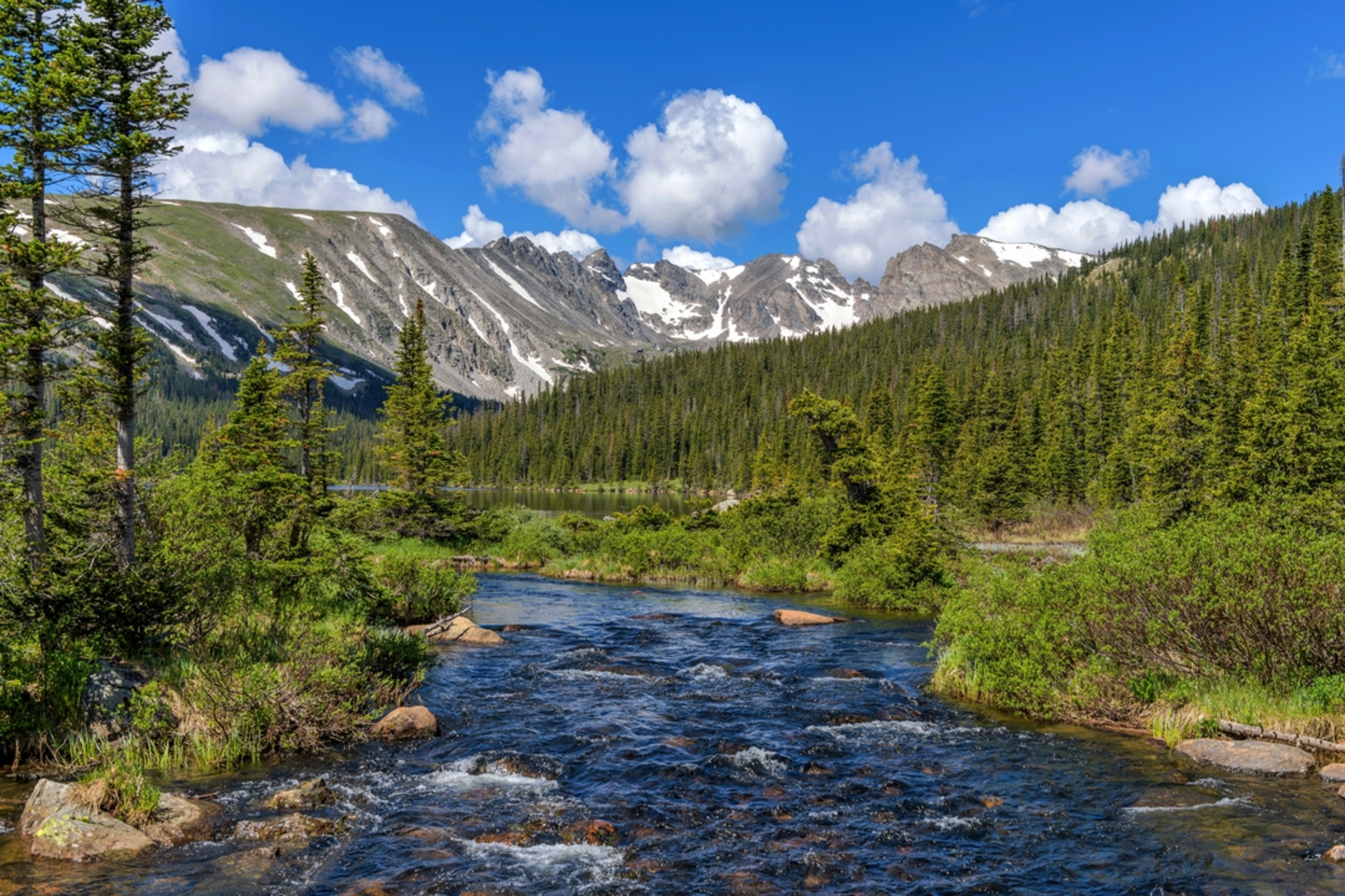 An image depicting the trail Long Lake via Pawnee Pass Trail and its surrounding area.