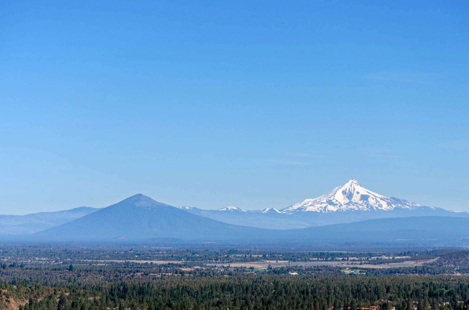 An image depicting the trail Hawk Mountain Lookout via Rhododendron Ridge Trail and its surrounding area.