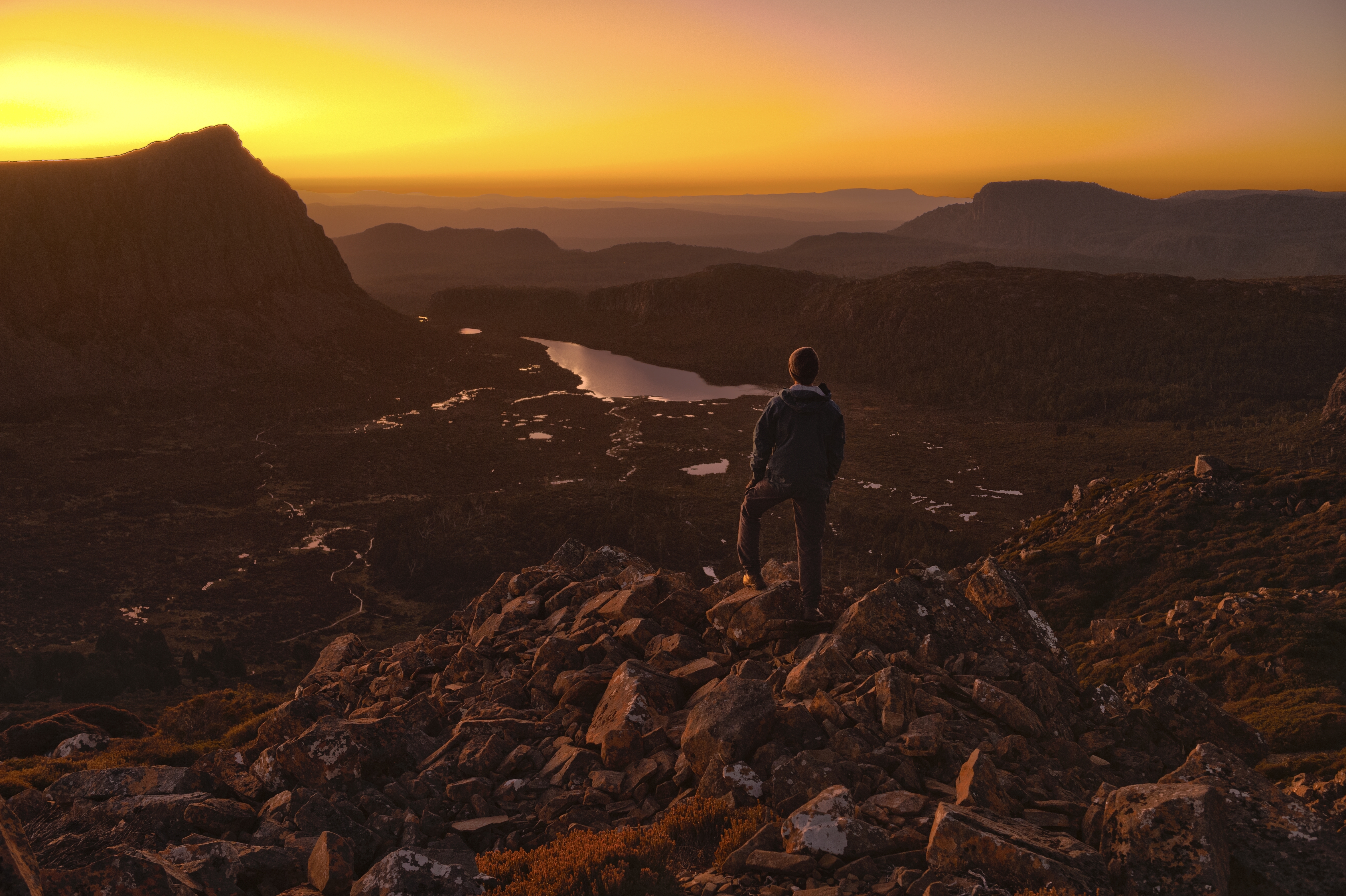 An image depicting the trail Walls of Jerusalem National Park and its surrounding area.