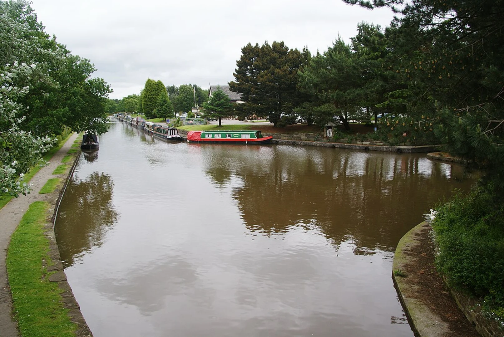 An image depicting the trail Hase Bank Wood via Middlewood Way and its surrounding area.